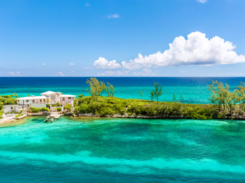 Amazing,Beach,House,At,Nassau,,Bahamas.,Paradise,Island,In,The
