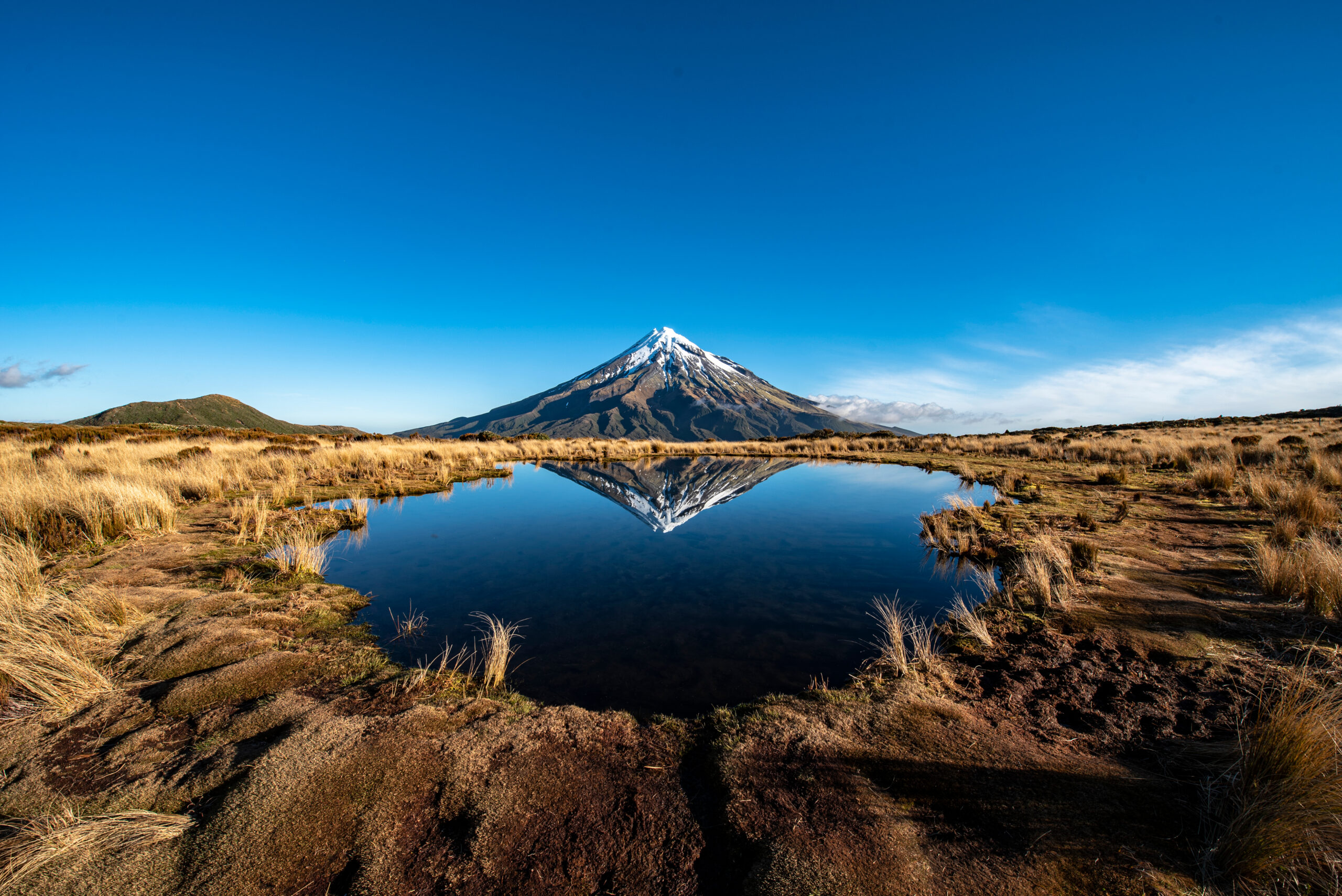 Amazing,Reflected,Photo,Of,The,Taranaki,Volcanic,Mountain,New,Zealand