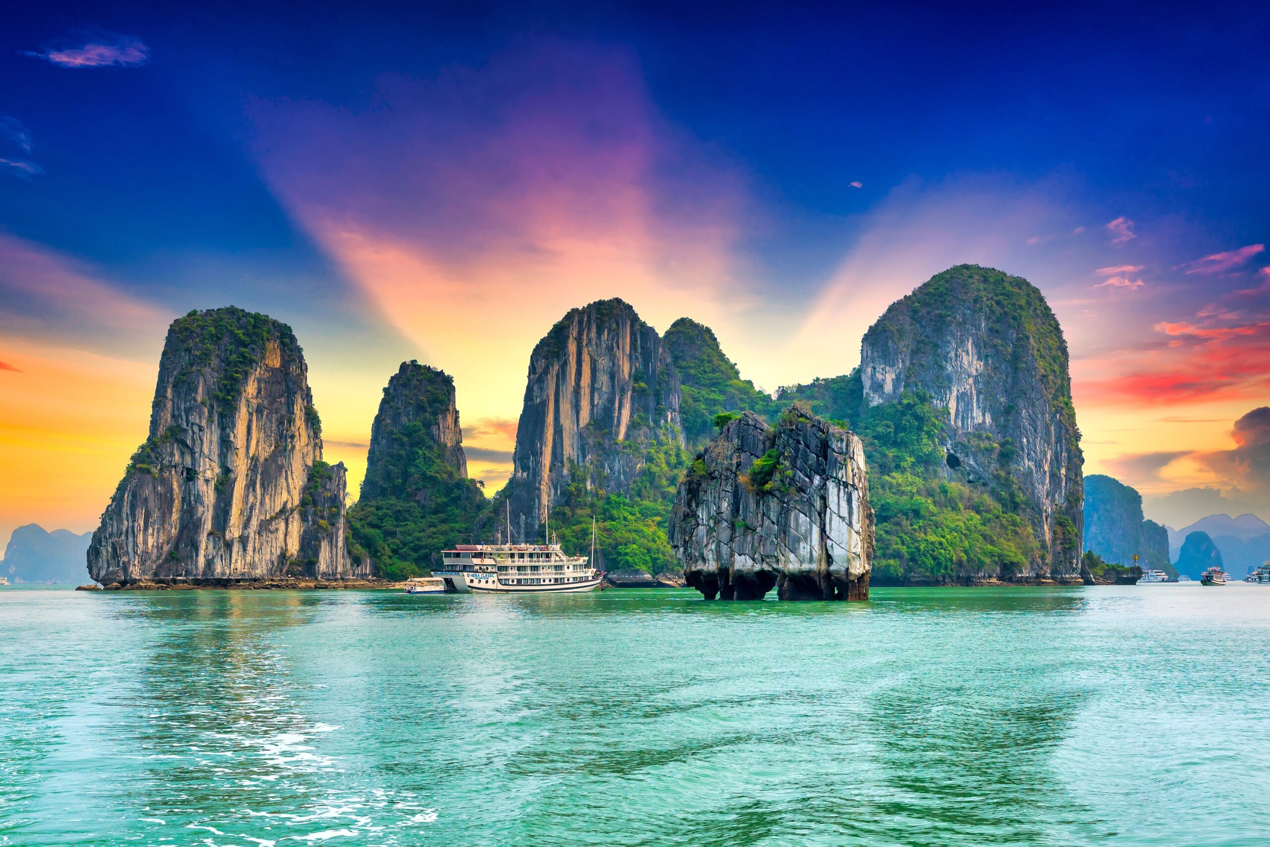 Dreamy,Sunset,Landscape,Halong,Bay,,Vietnam,View,From,Adove.,This