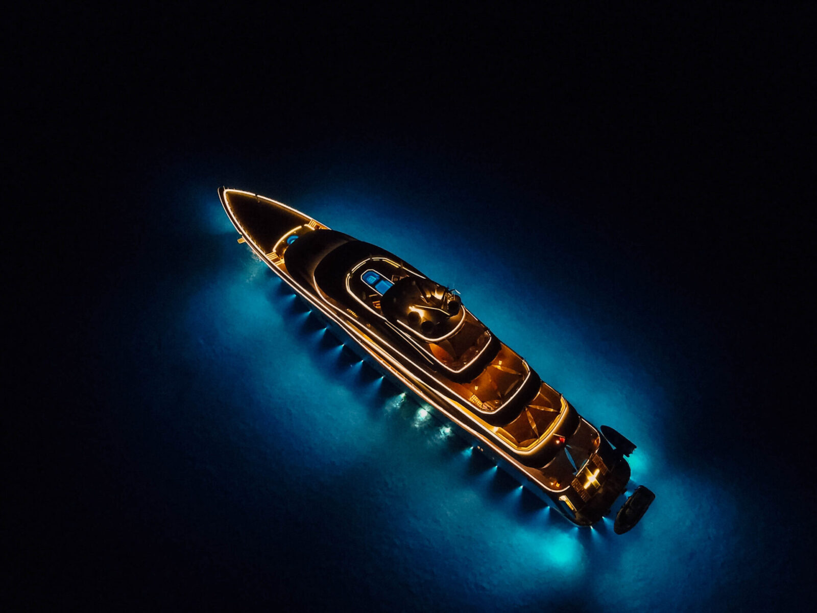 Superyacht,Party,Anchored,In,Caribbean