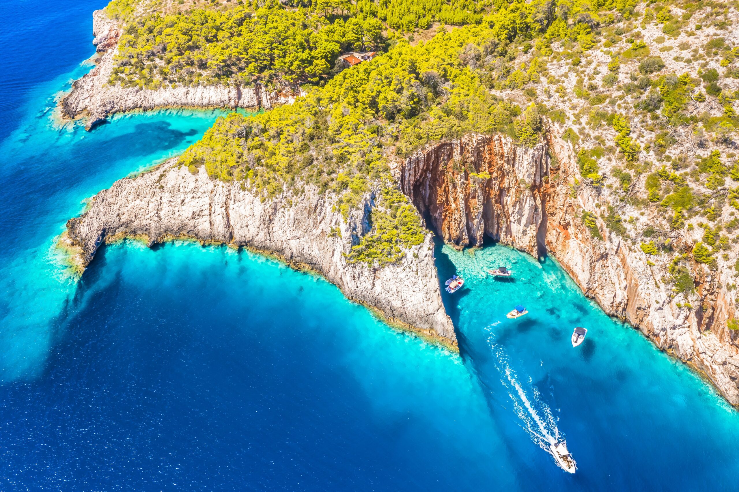 A,Stunning,View,Of,The,Red,Rocks,Plaza,And,Rugged