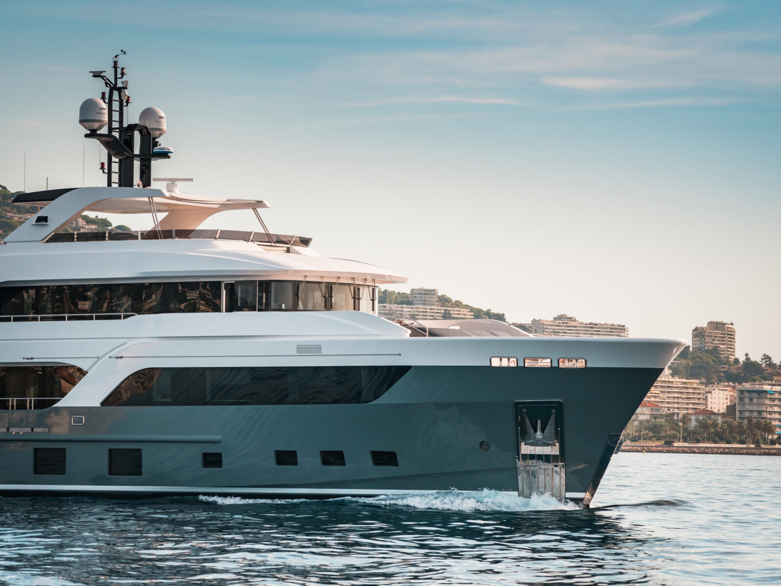 Beautiful,Superyacht,With,Modern,Design,With,A,Blue,Sky,In